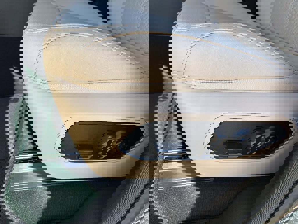 New 2025 Jeep Grand Cherokee Limited w/ Luxury Tech Group II image 10