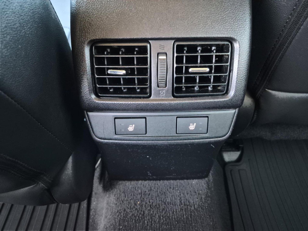 Used 2016 Subaru Outback 2.5i Limited image 16