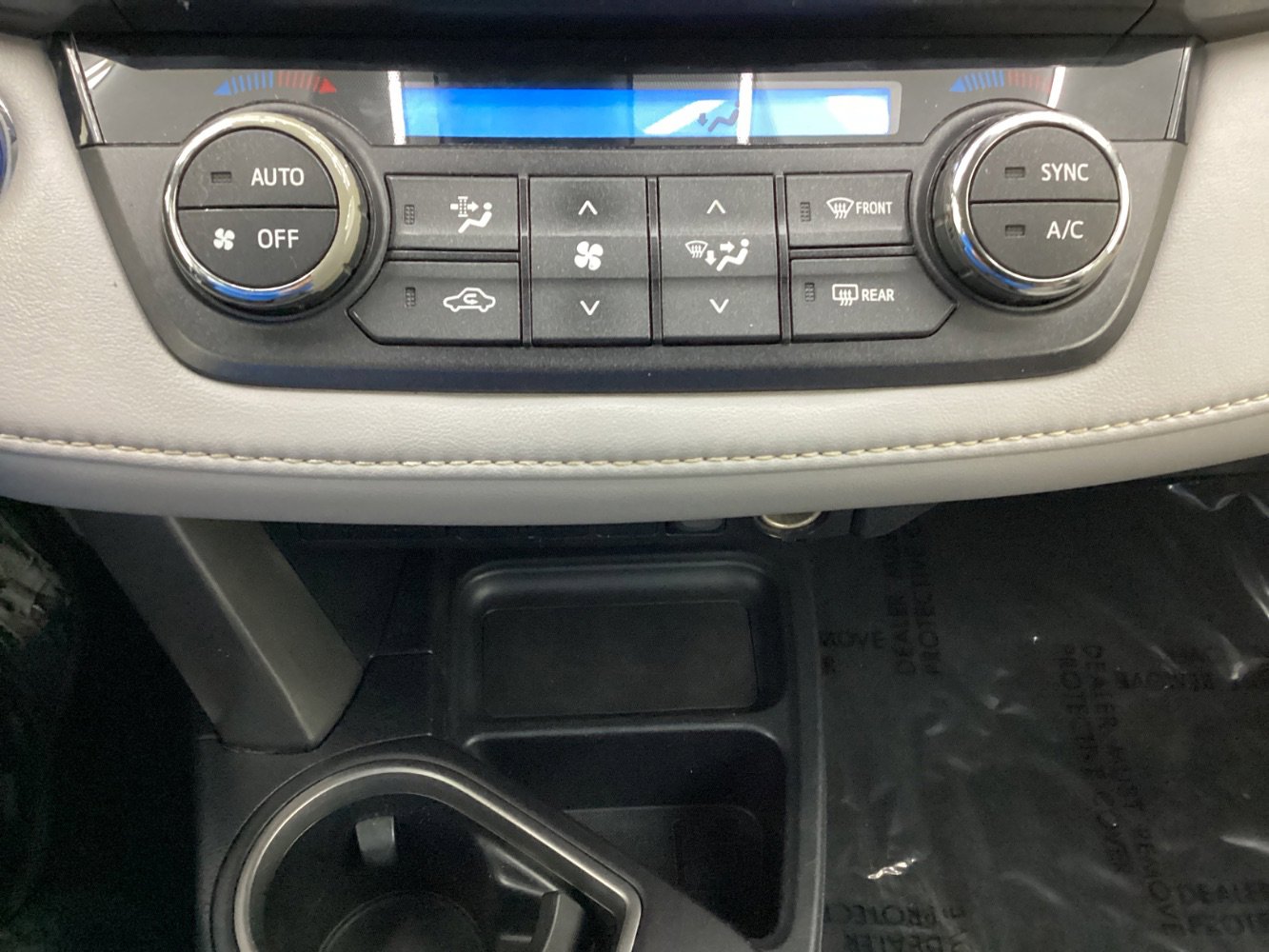 Used 2018 Toyota RAV4 LE image 34