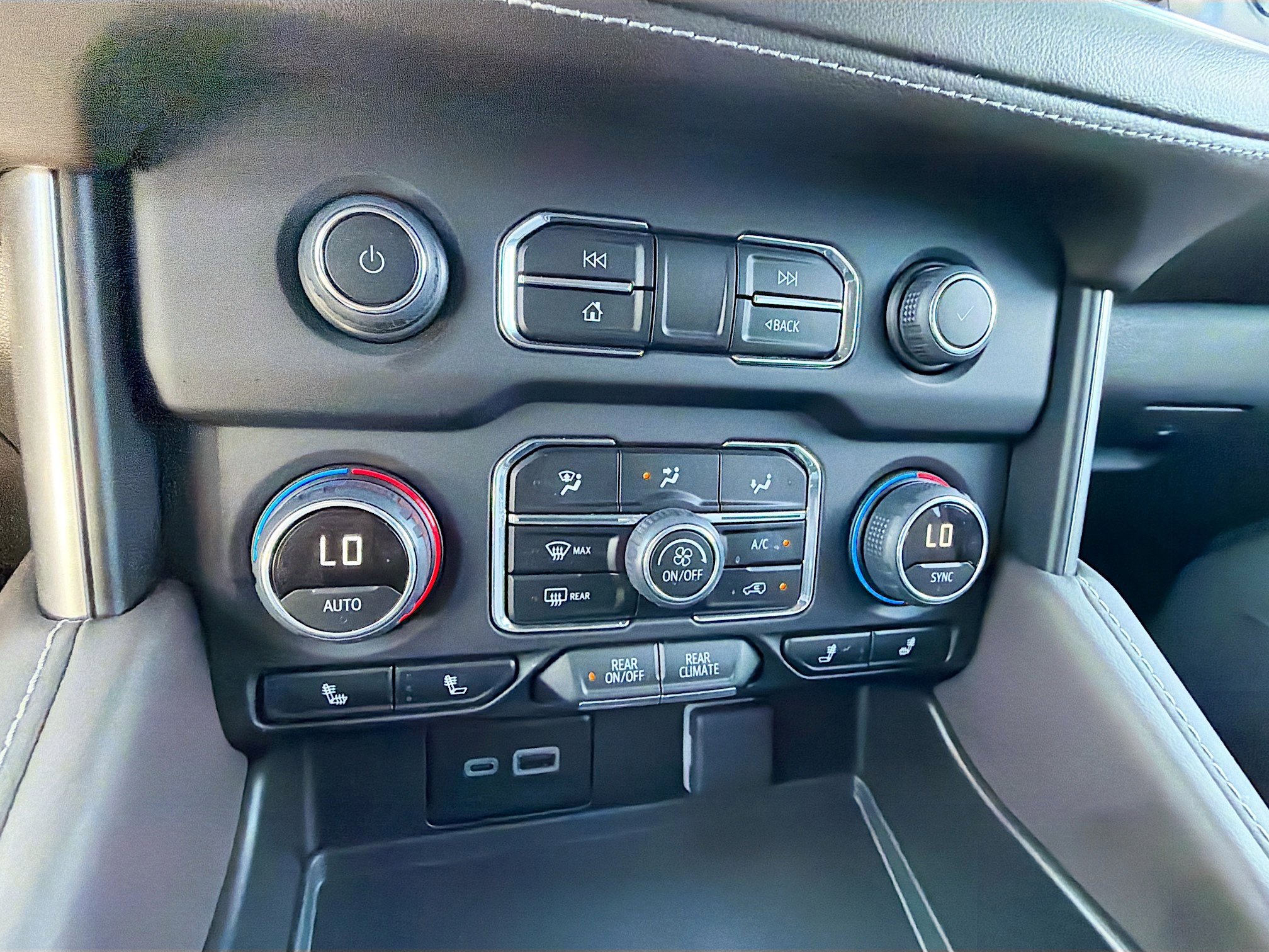 Used 2024 Chevrolet Tahoe LT w/ Luxury Package image 45