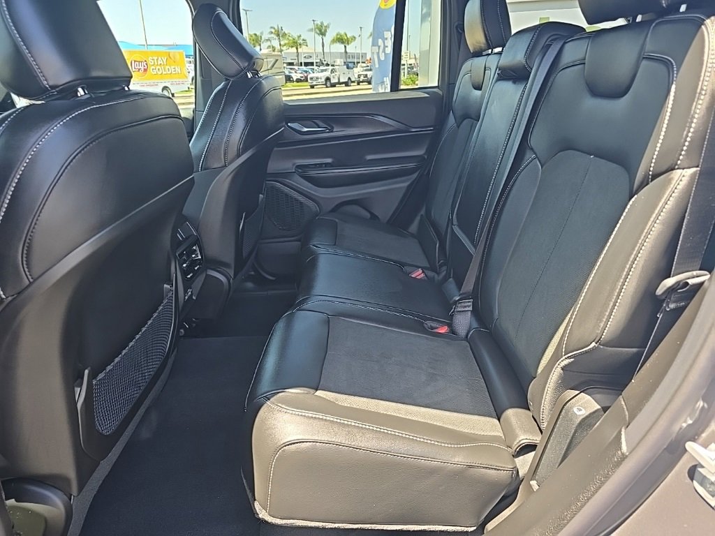 New 2025 Jeep Grand Cherokee Altitude image 21