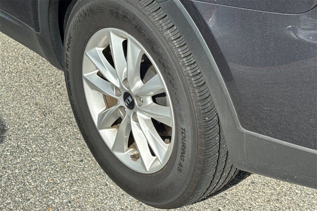 Used 2019 Kia Sorento LX image 9