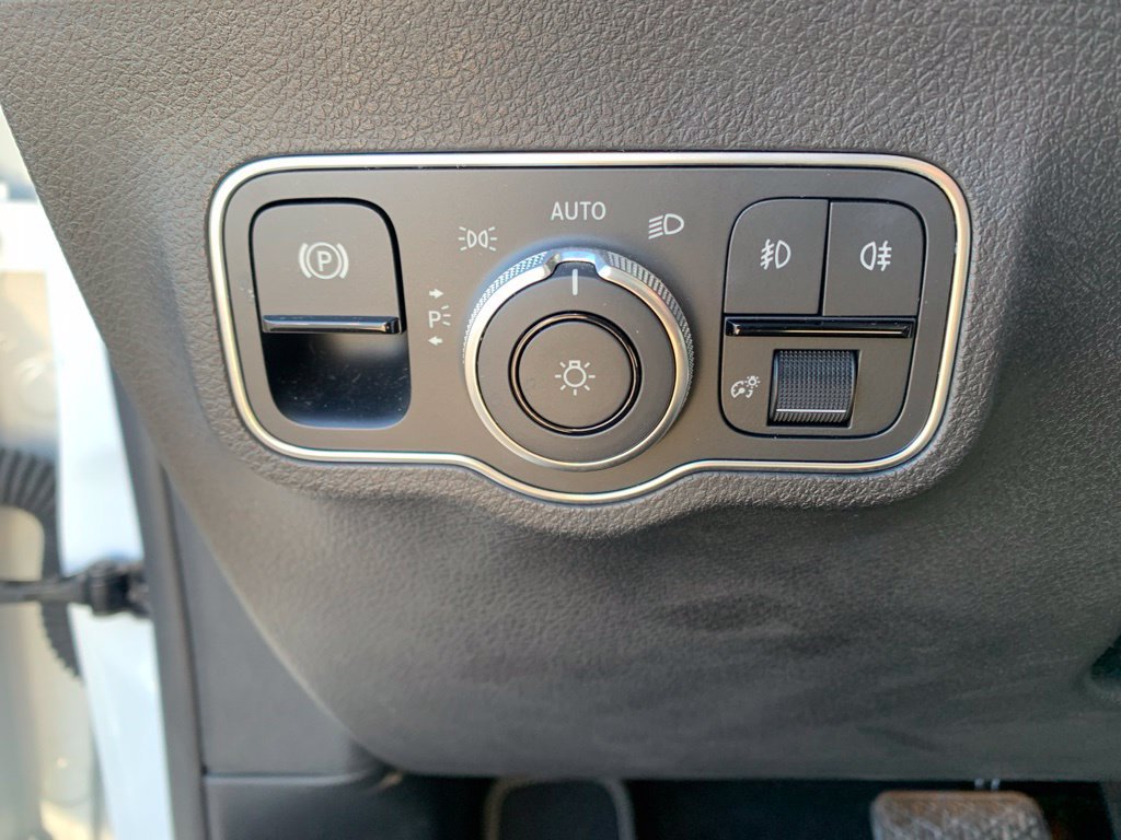Used 2023 Mercedes-Benz GLB 250 4MATIC image 44