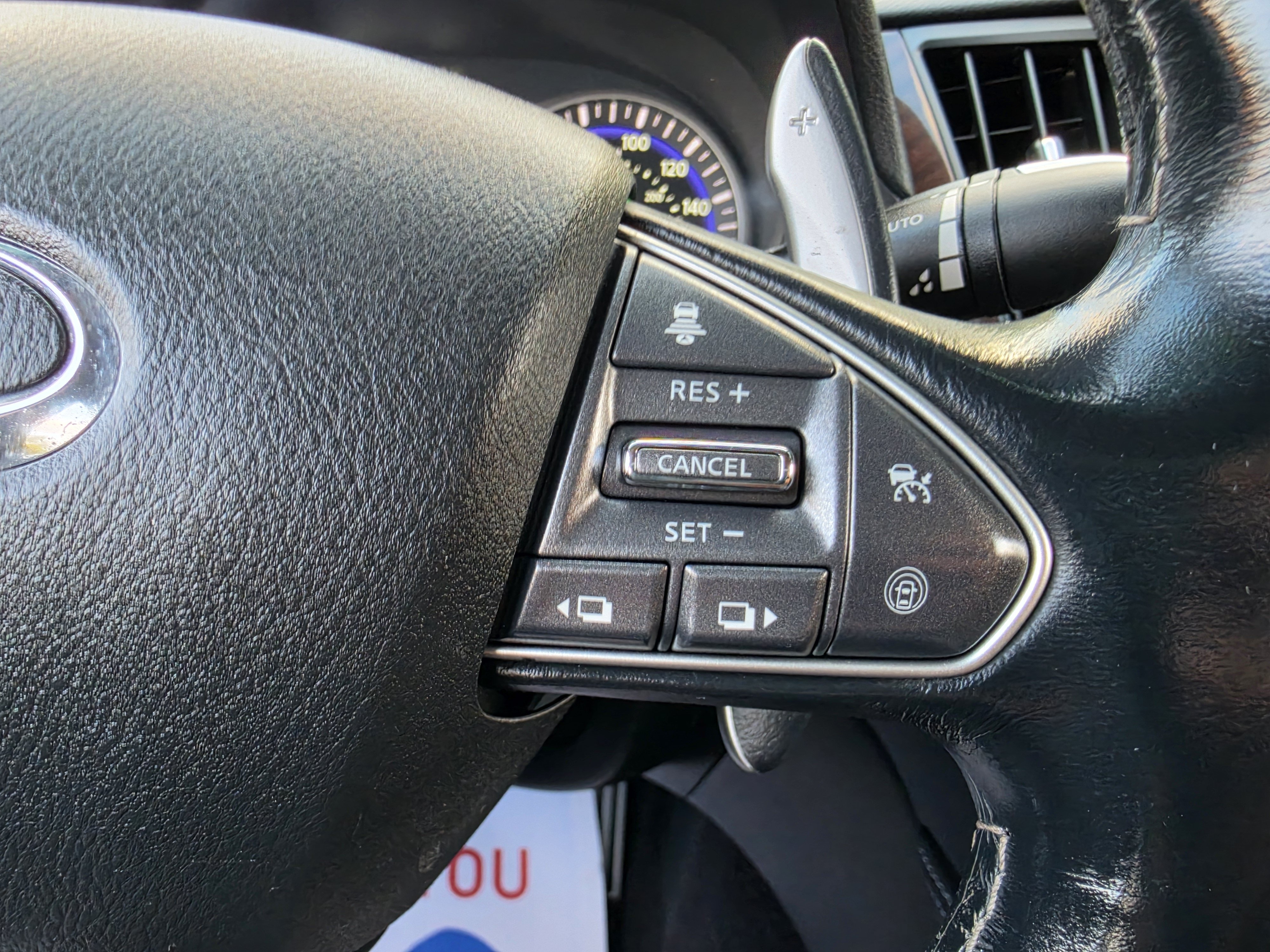 Used 2014 INFINITI Q50 Hybrid w/ Deluxe Technology Package RWD image 35