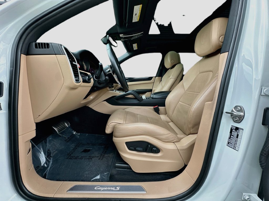 Certified 2023 Porsche Cayenne S w/ Premium Package Plus AWD/4WD image 5