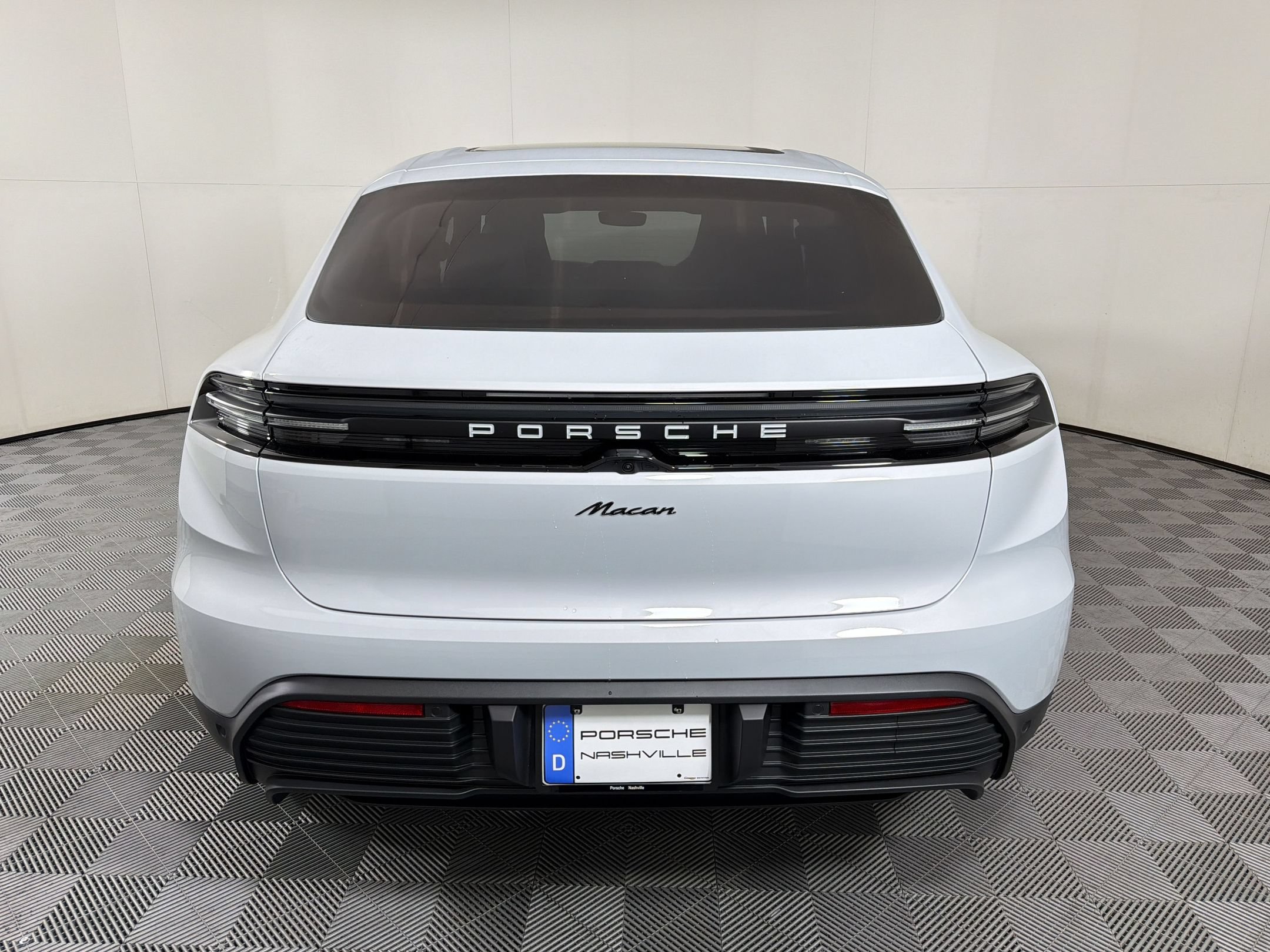 Used 2026 Porsche Macan Electric RWD image 11