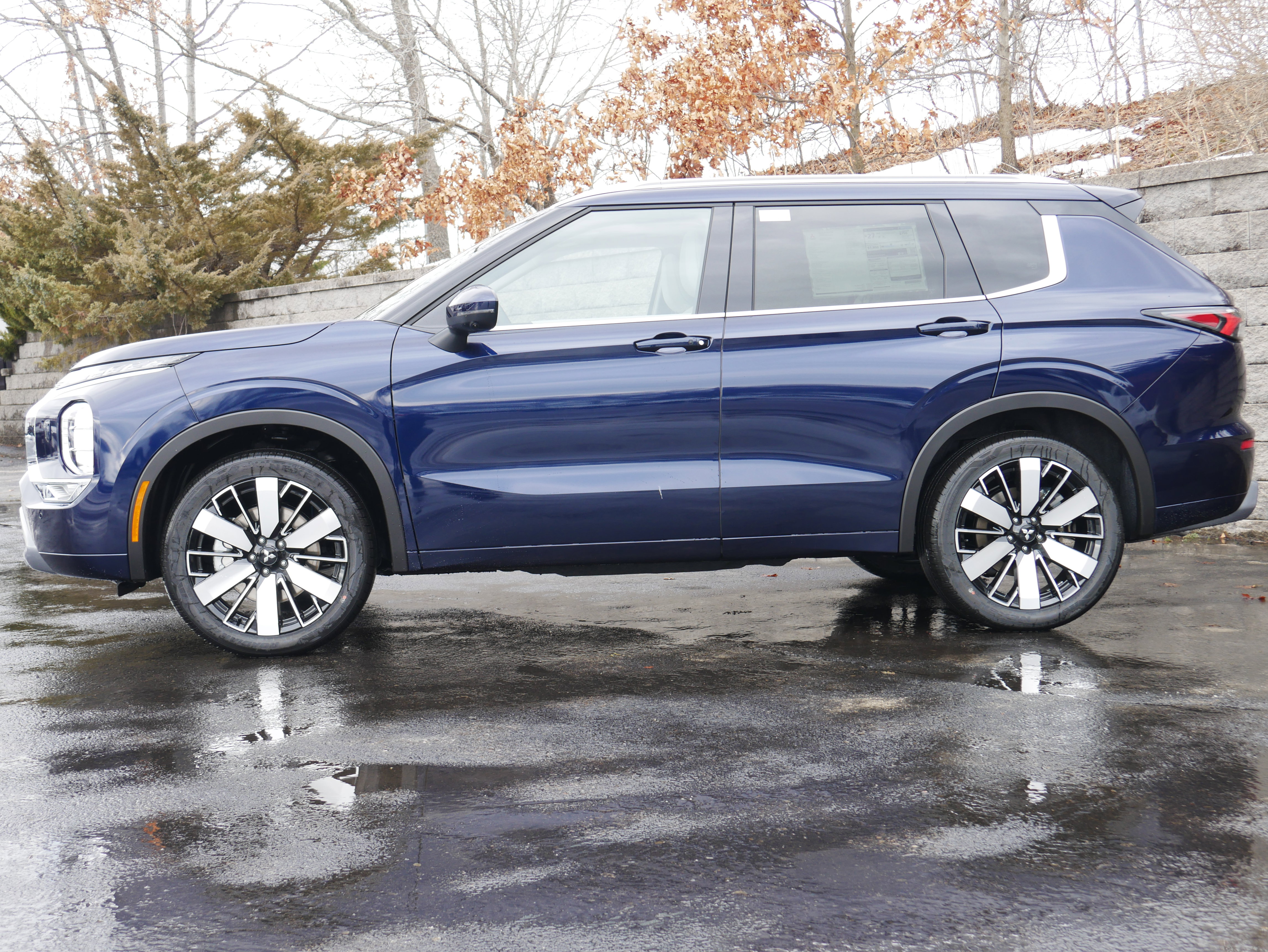 New 2026 Mitsubishi Outlander SEL image 3