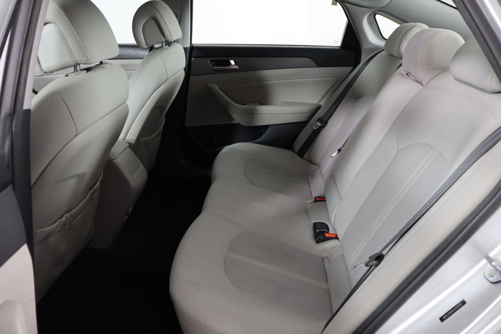 Used 2015 Hyundai Sonata SE w/ Option Group 09 FWD image 16