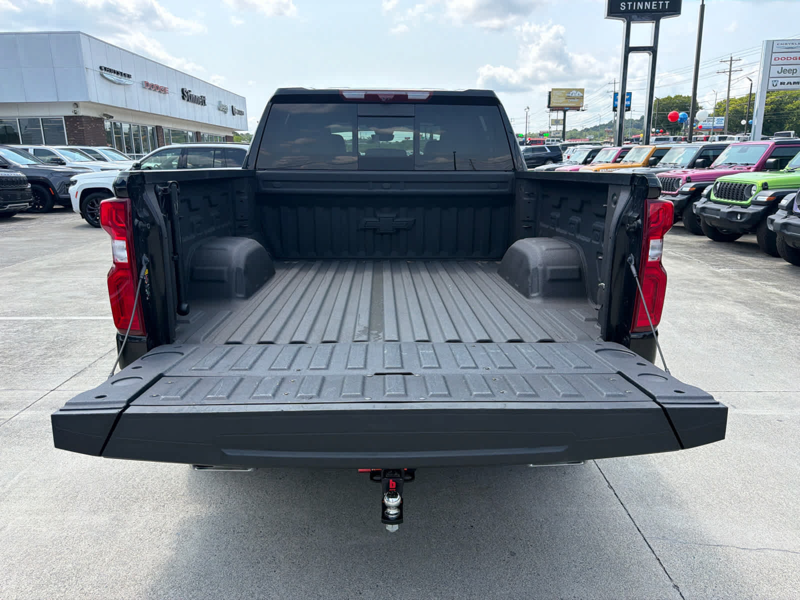 Used 2025 Chevrolet Silverado 1500 LTZ w/ LTZ Premium Package AWD/4WD image 9