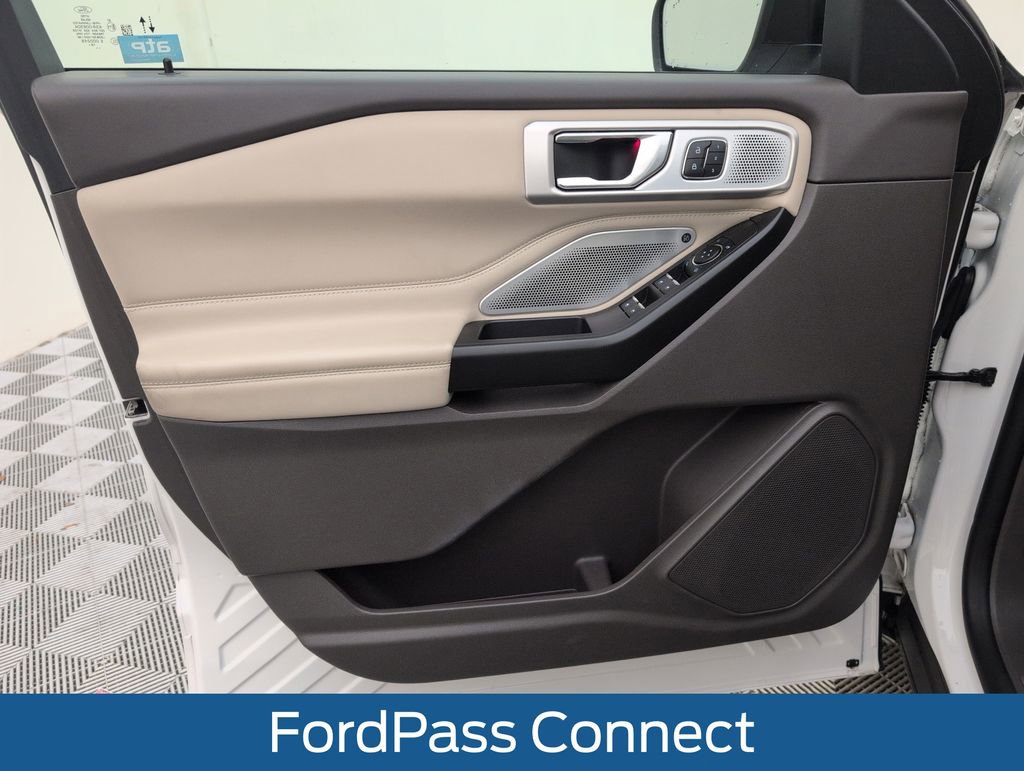 Used 2020 Ford Explorer Platinum w/ Premium Technology Package AWD/4WD image 34