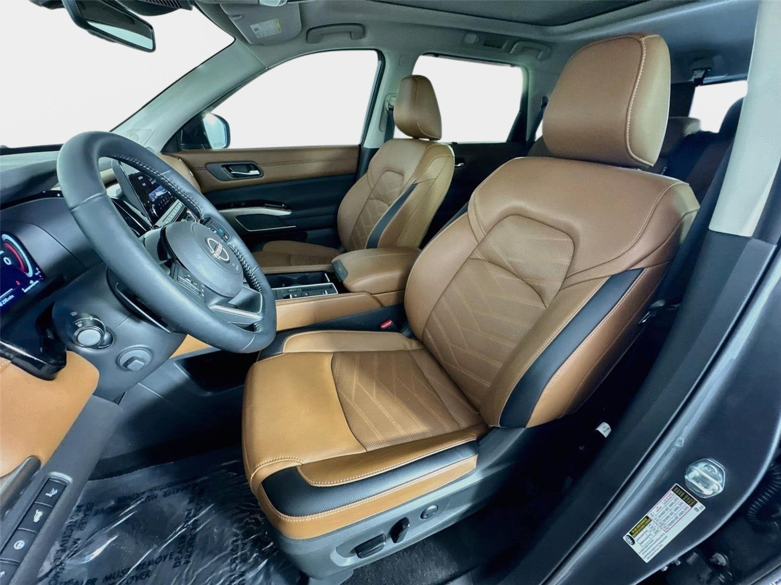 Certified 2025 Nissan Pathfinder Platinum w/ Cargo Package FWD image 11