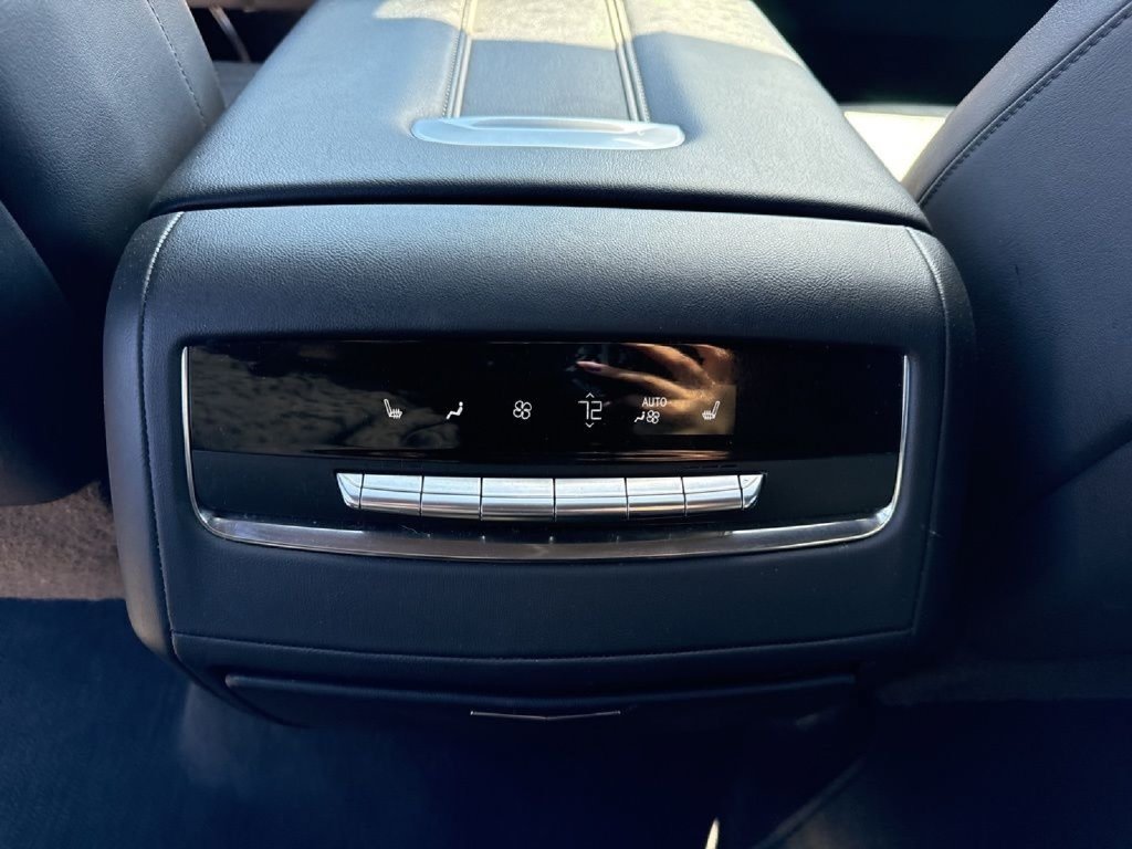 Used 2023 Cadillac Escalade Premium Luxury AWD/4WD image 45