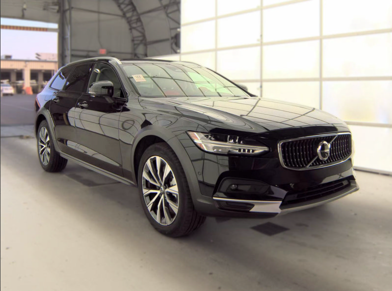 Used 2025 Volvo V90 B6 Cross Country Plus AWD/4WD image 2