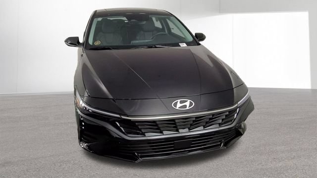 New 2026 Hyundai Elantra Limited FWD image 3