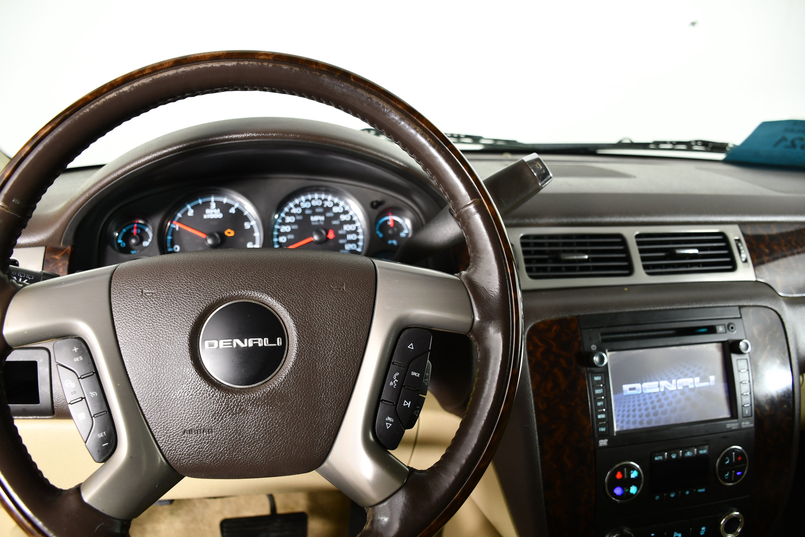 Used 2012 GMC Yukon Denali AWD/4WD image 18