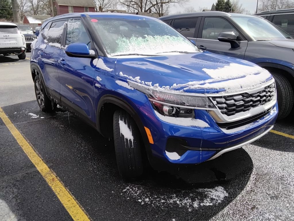 Used 2023 Kia Seltos LX image 3