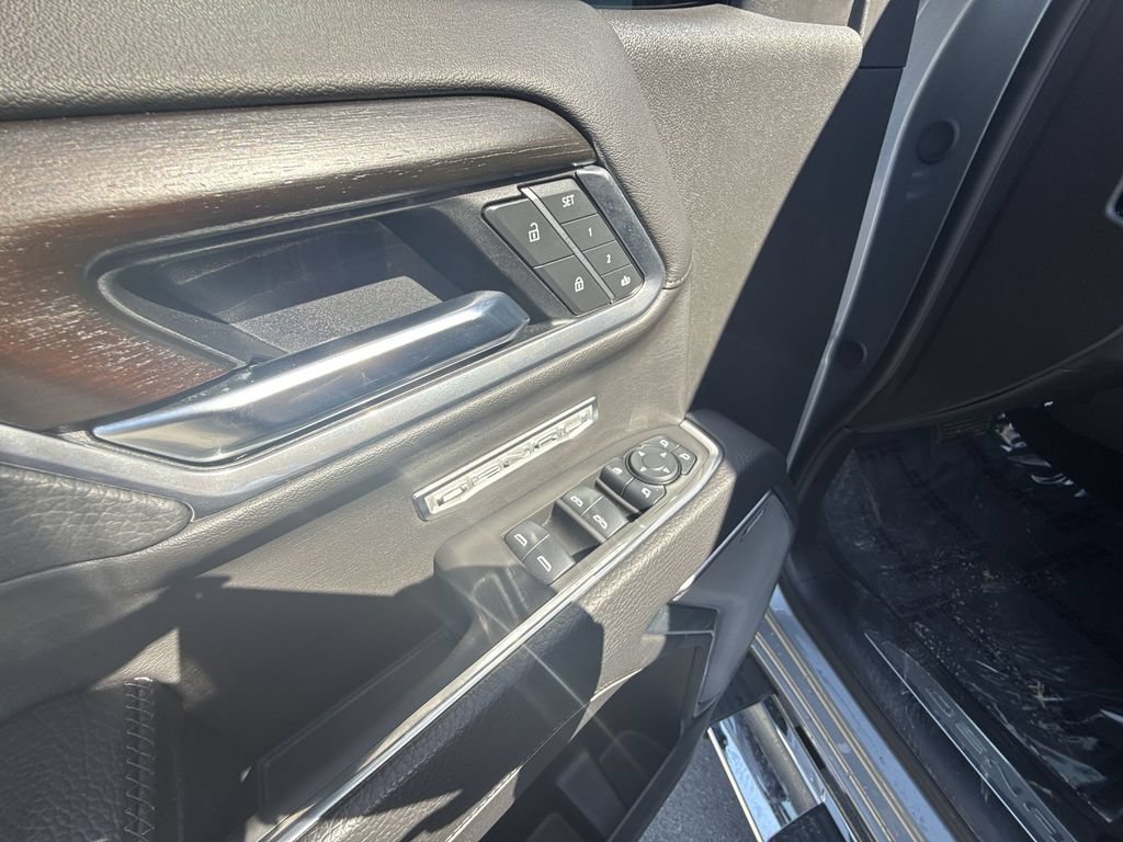 Used 2025 GMC Sierra 1500 Denali w/ Technology Package AWD/4WD image 13