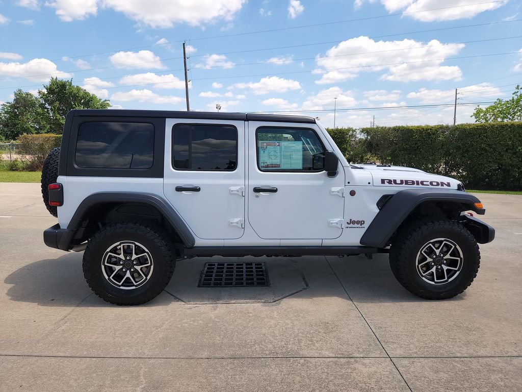 Used 2025 Jeep Wrangler Unlimited Rubicon AWD/4WD image 4