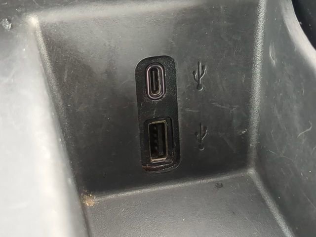 Used 2024 GMC Acadia Elevation image 28