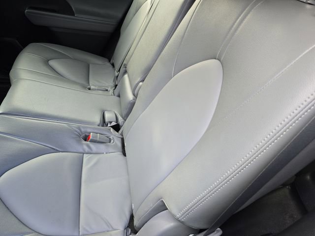 Used 2022 Toyota Highlander LE image 11
