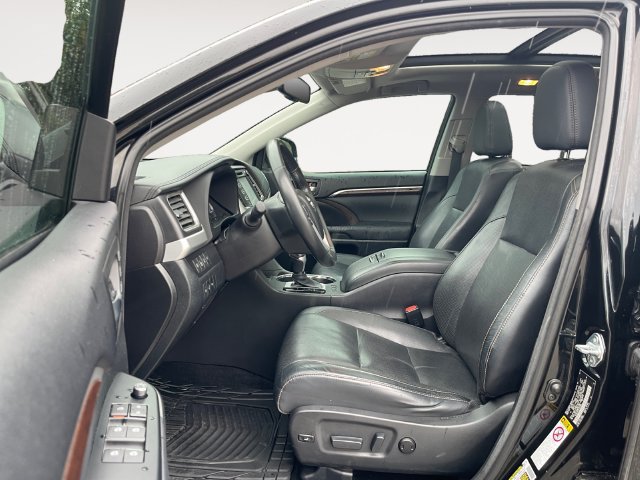 Used 2014 Toyota Highlander Limited Platinum AWD/4WD image 9