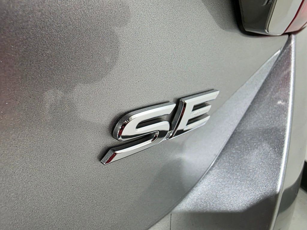 Used 2017 Toyota Camry SE image 30