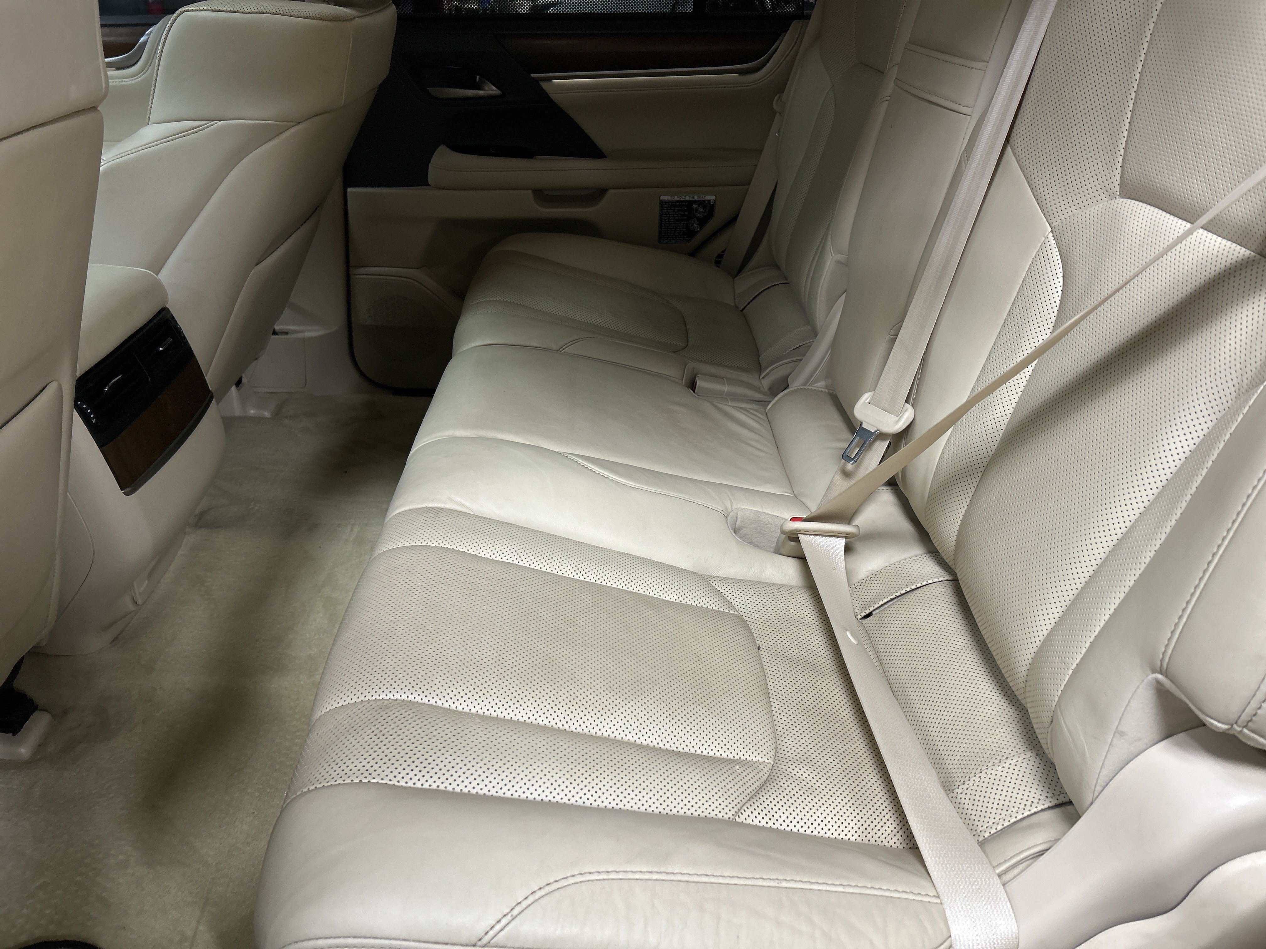 Used 2020 Lexus LX 570 4WD w/ Luxury Package image 32