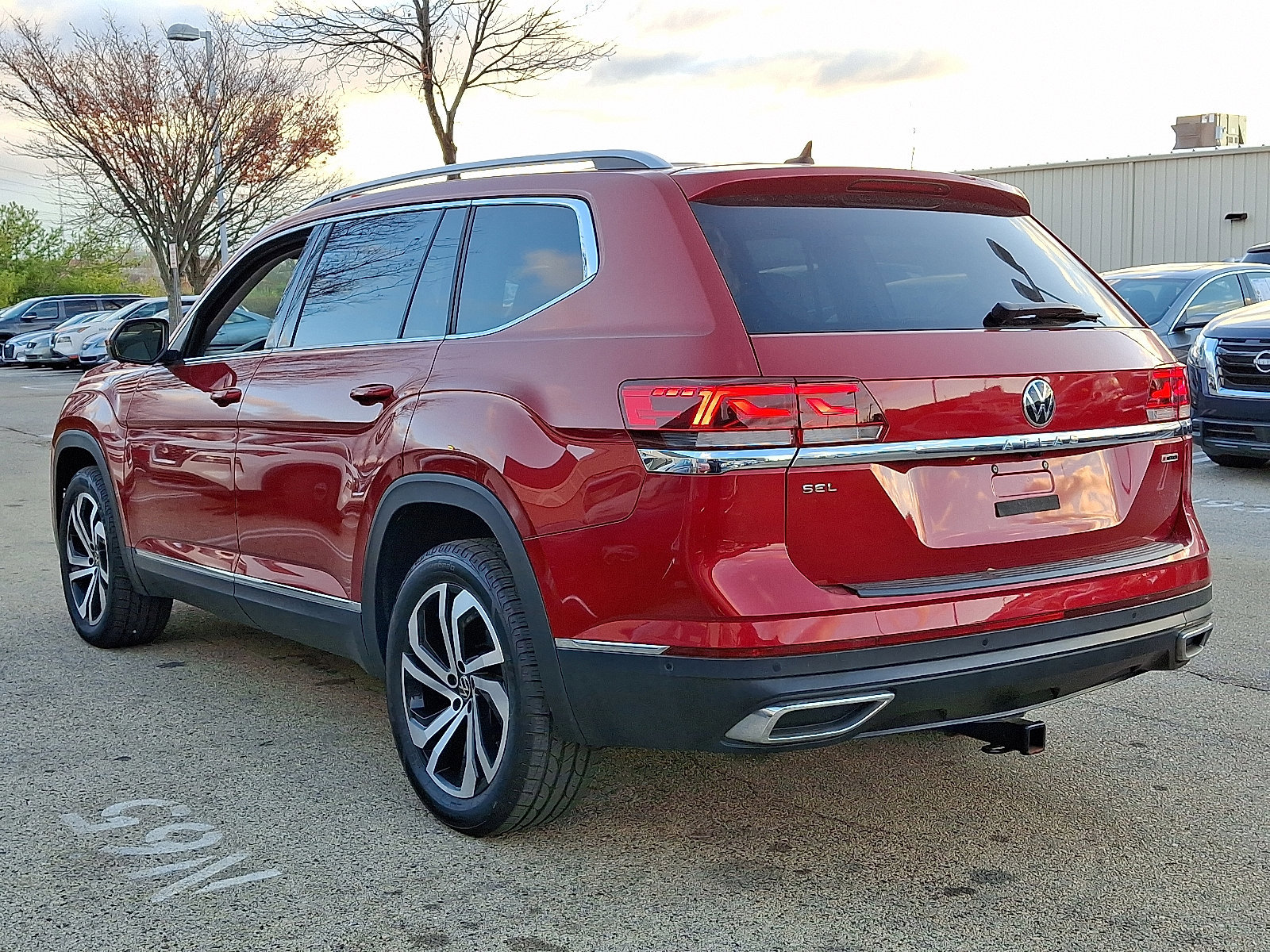 Used 2021 Volkswagen Atlas SEL Premium image 4