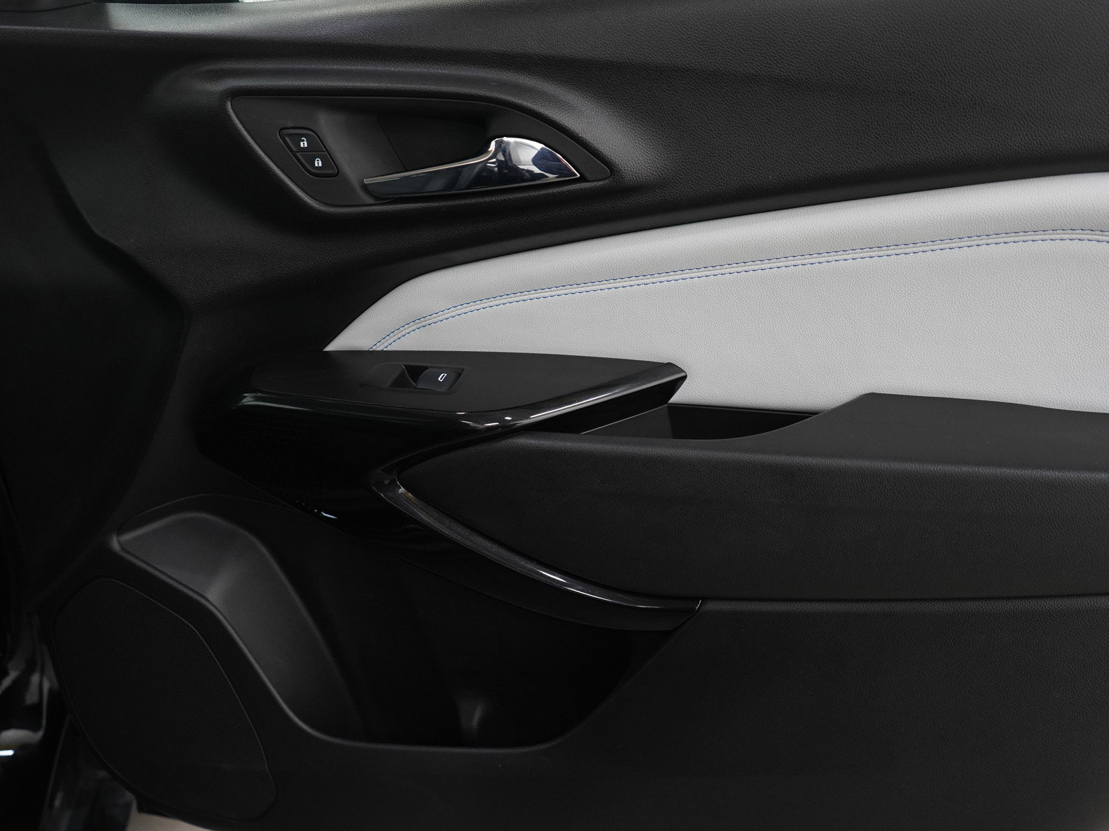 Used 2024 Chevrolet Trax LT w/ Sunroof Package image 9