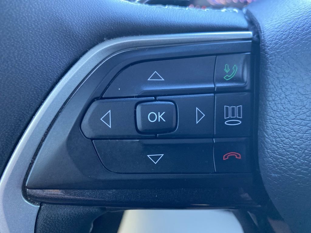 Used 2023 Jeep Grand Cherokee L Laredo image 28