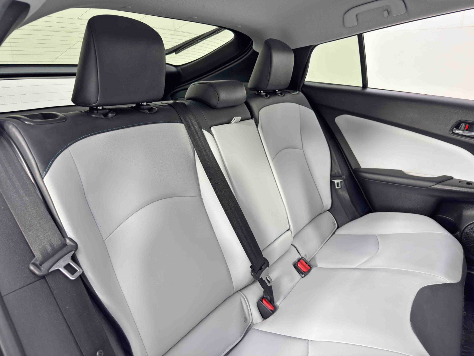 Used 2022 Toyota Prius XLE w/ Premium Convenience Package image 36