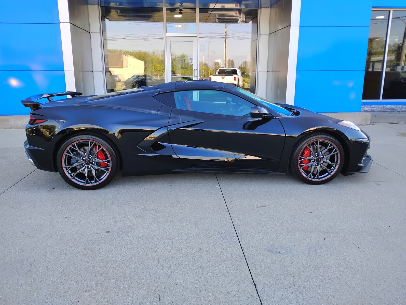 Used 2025 Chevrolet Corvette Stingray Premium Cpe w/ Z51 Performance Package image 25