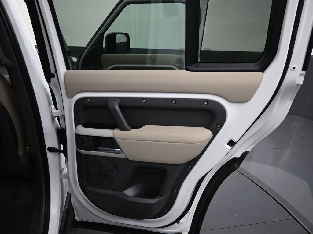 Used 2021 Land Rover Defender 110 SE image 12