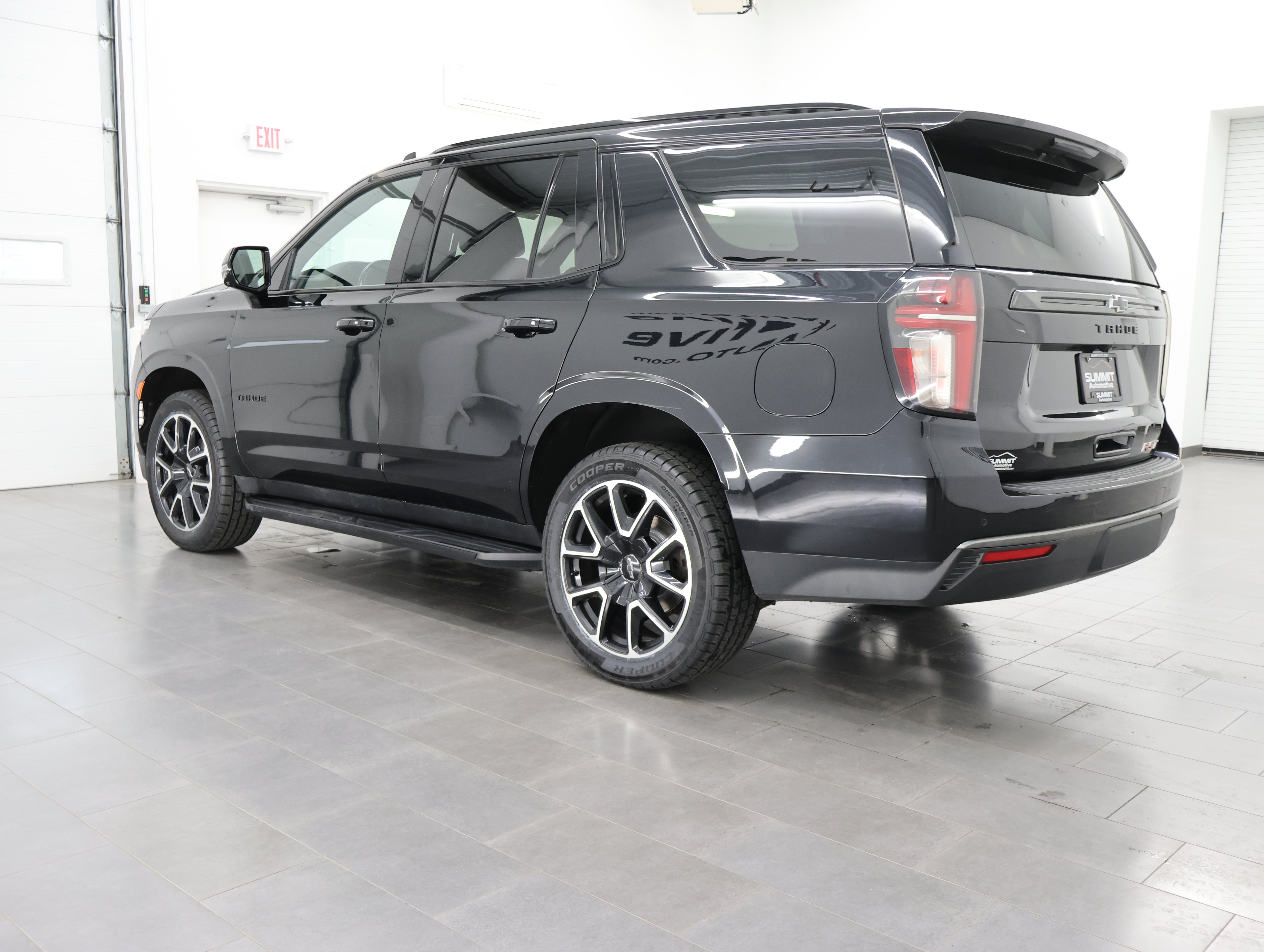 Used 2022 Chevrolet Tahoe RST w/ Luxury Package AWD/4WD image 6