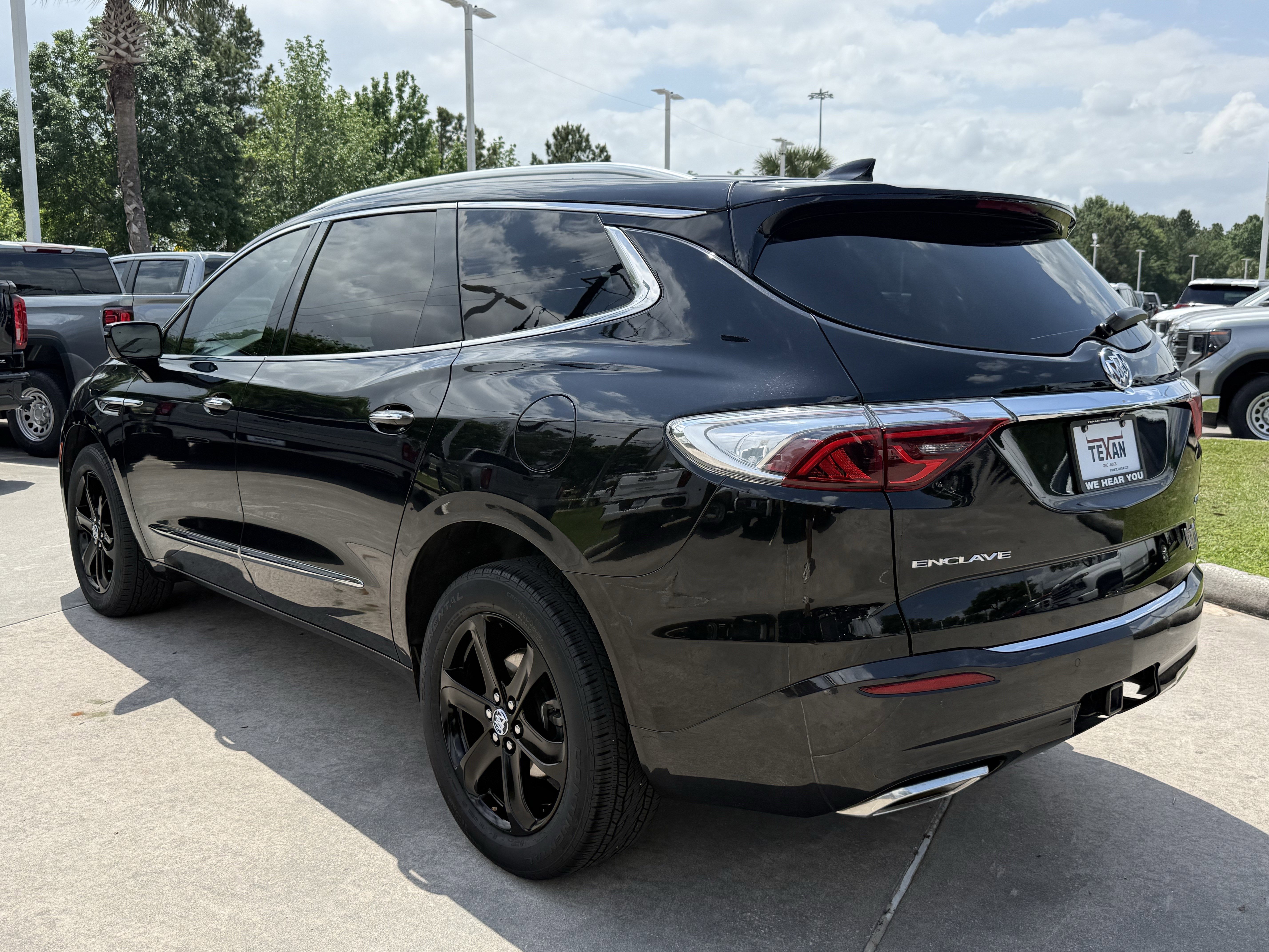 Used 2023 Buick Enclave Essence w/ Sport Touring Edition FWD image 7