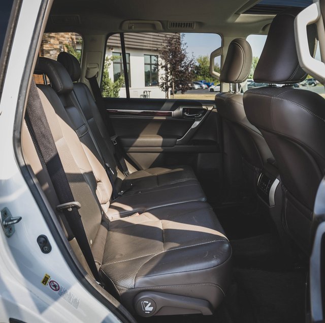 Used 2013 Lexus GX 460 image 36