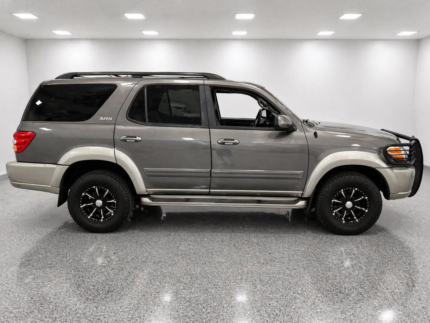 Used 2003 Toyota Sequoia SR5 AWD/4WD image 4