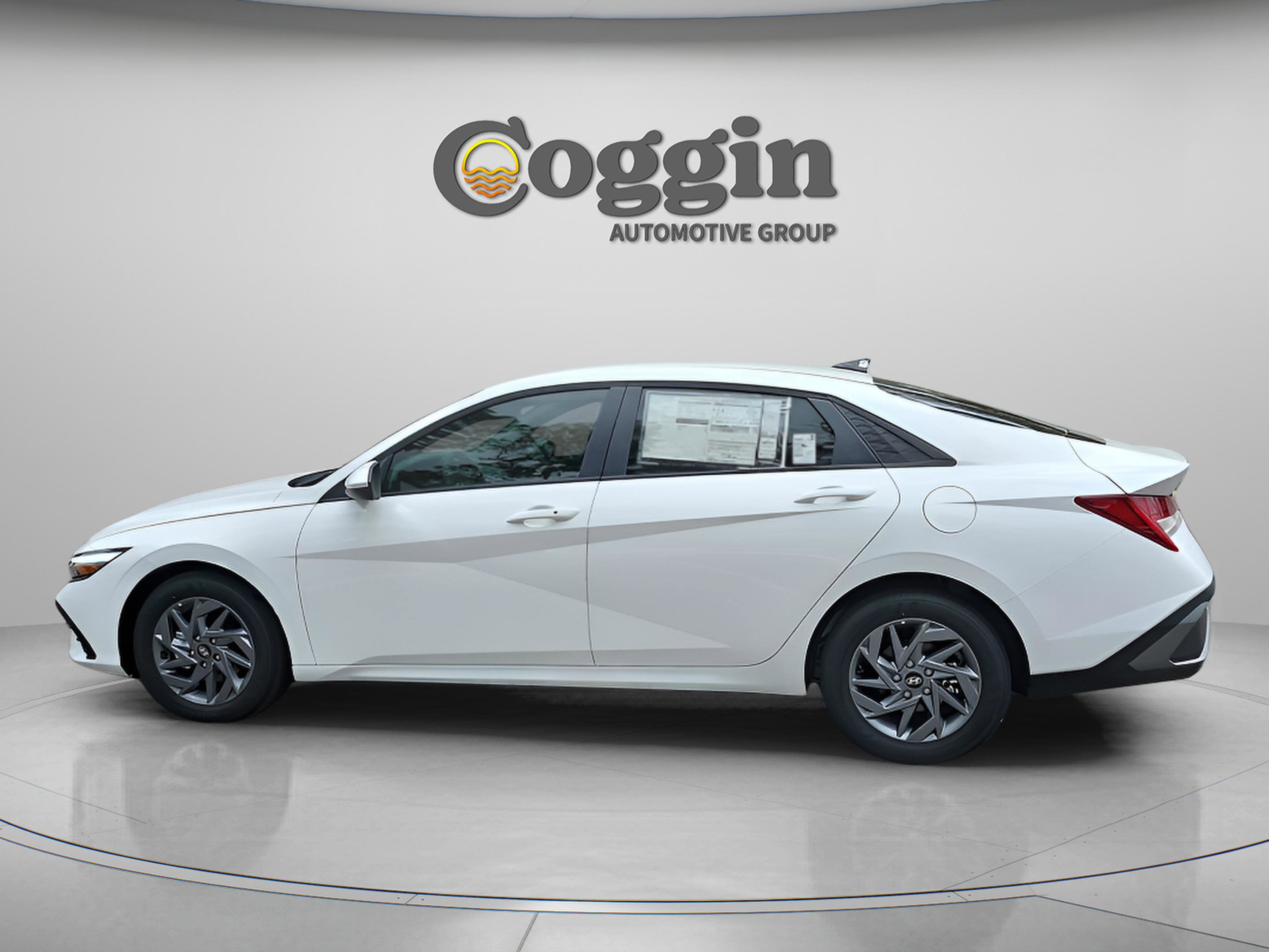 New 2026 Hyundai Elantra Hybrid FWD image 2