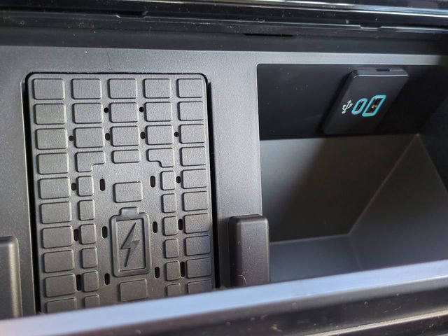 New 2026 Ford F250 Lariat w/ Black Appearance Package image 25