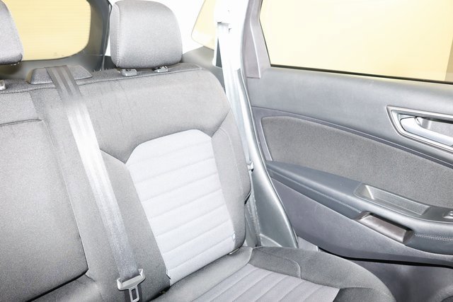 Used 2018 Ford Edge SE image 14