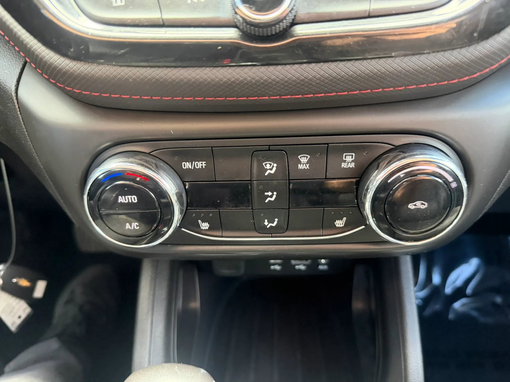 Used 2021 Chevrolet TrailBlazer RS w/ Sun and Liftgate Package AWD/4WD image 19