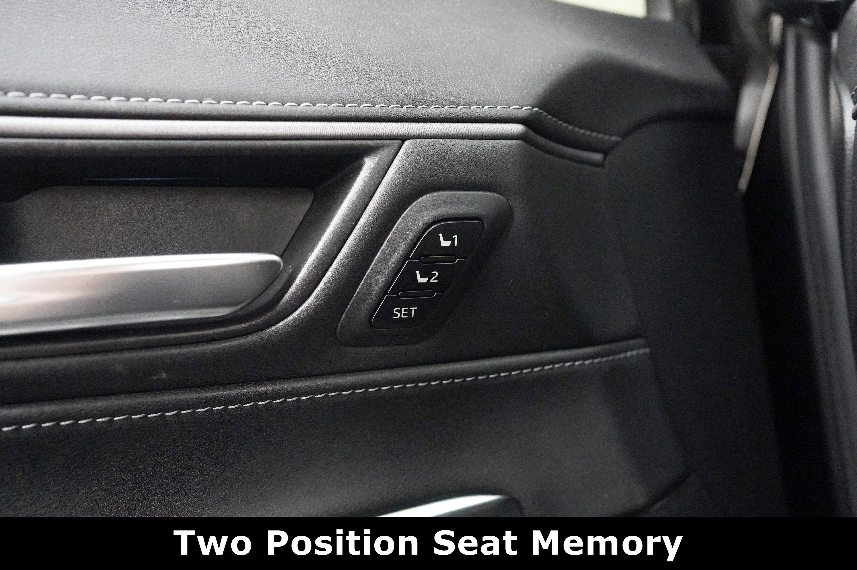 Used 2022 Toyota Venza Limited image 32