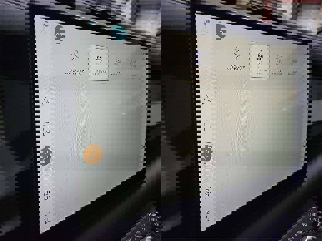 New 2024 Land Rover Defender 110 SE image 32