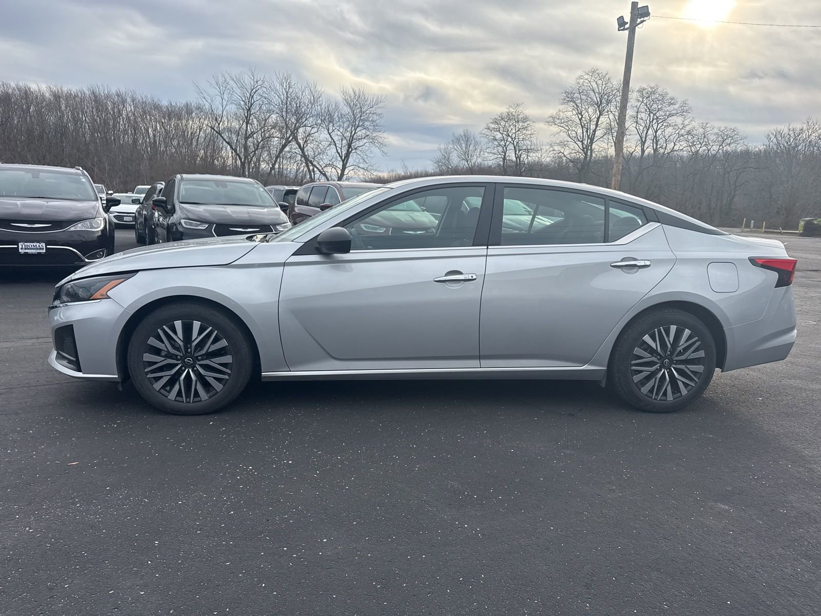 Used 2024 Nissan Altima 2.5 SV image 4