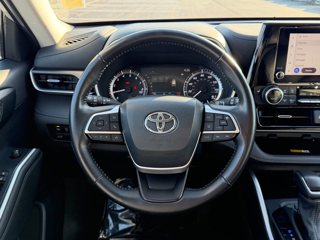Used 2024 Toyota Highlander XLE image 30