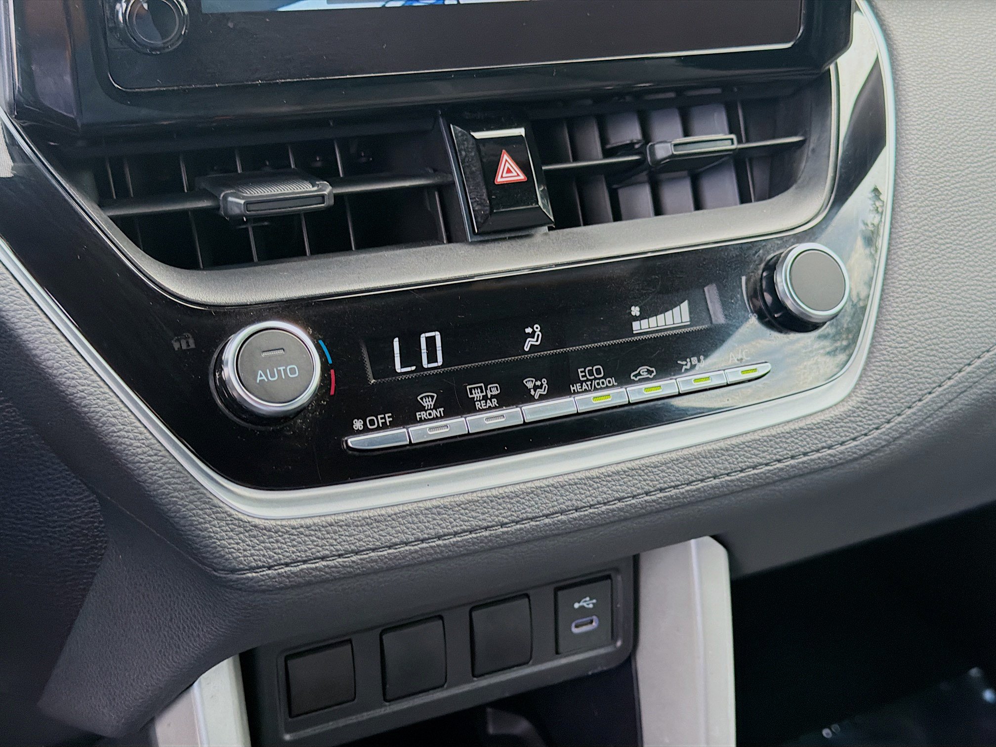Used 2025 Toyota Corolla Cross AWD Hybrid image 14