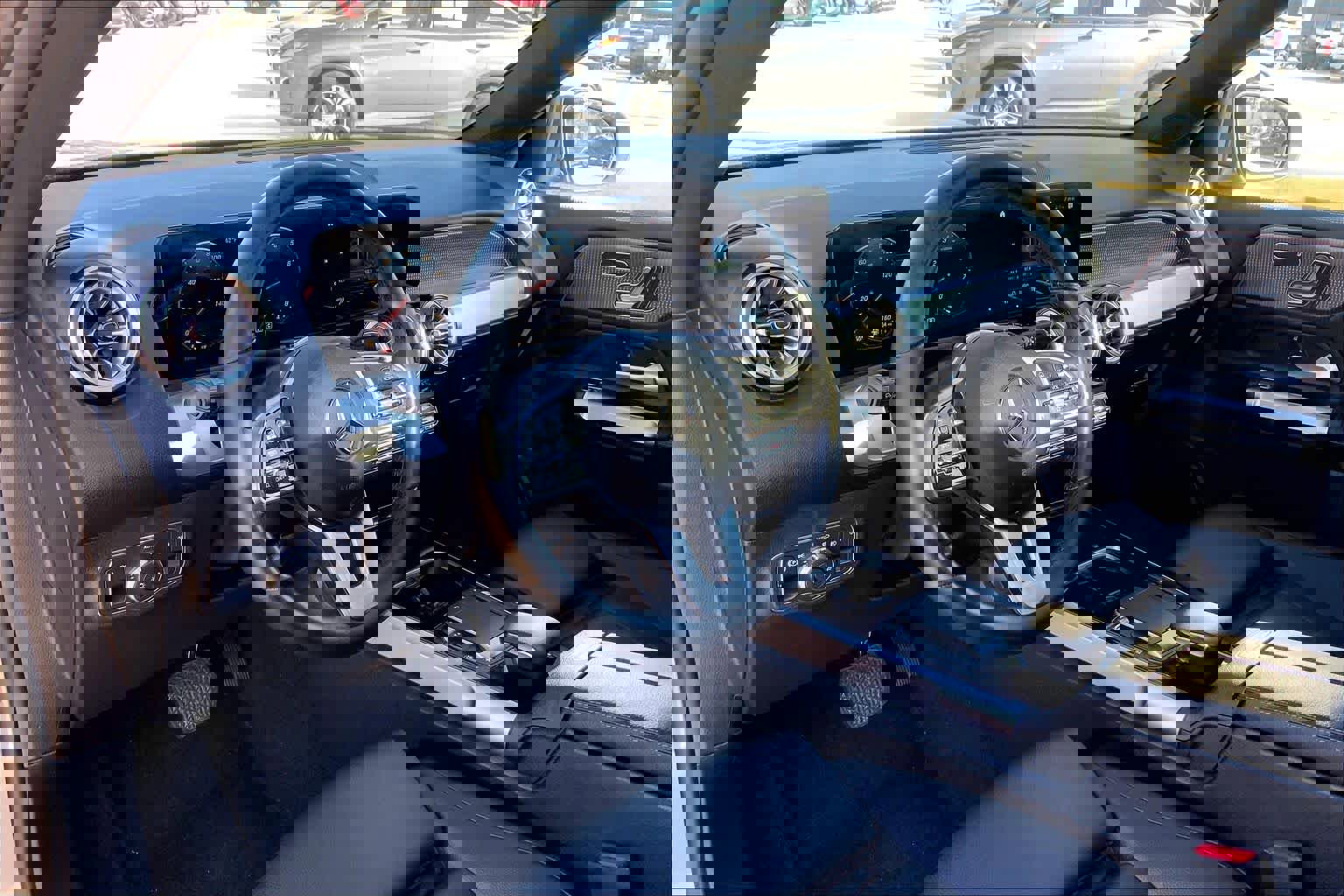 Used 2022 Mercedes-Benz GLB 250 4MATIC image 17