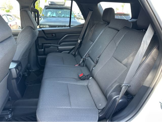 Used 2025 Toyota 4Runner SR5 AWD/4WD image 15