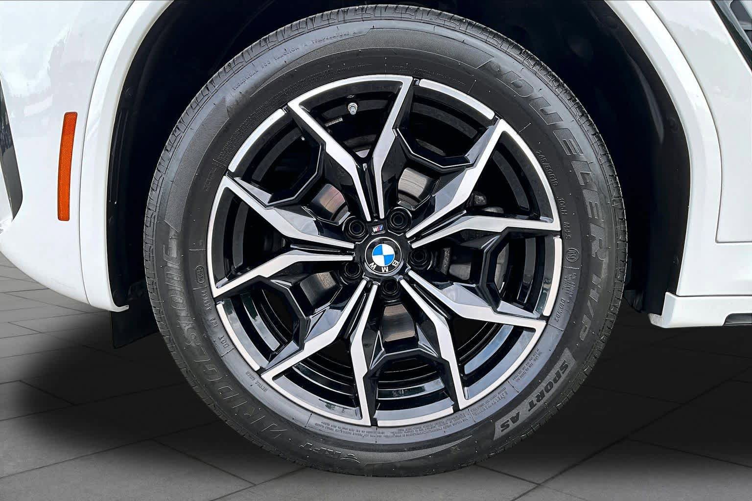 Certified 2025 BMW X4 xDrive30i AWD/4WD image 10