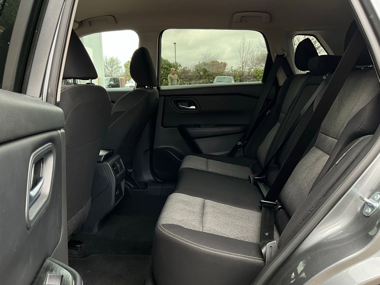 Used 2025 Nissan Rogue SV image 12